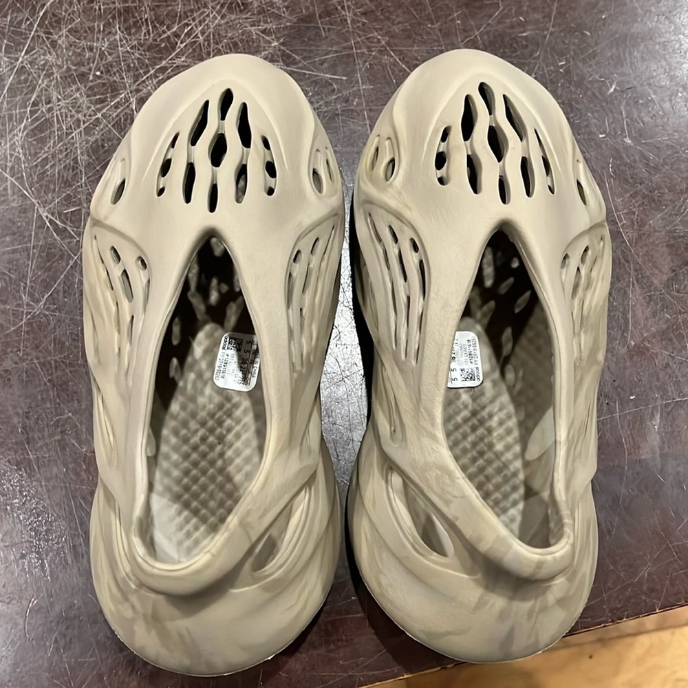 Yeezy foam runners taupe